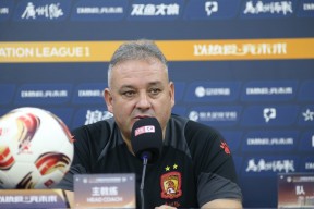 manguan-观察球队现阶段备战情况，主教练调整战术的简单介绍