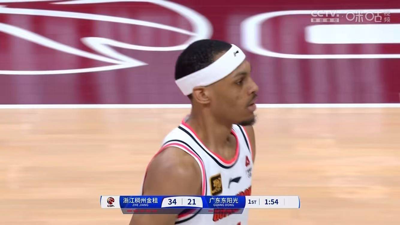 包含内线球员砍下高分，帮助球队力克对手取胜的词条